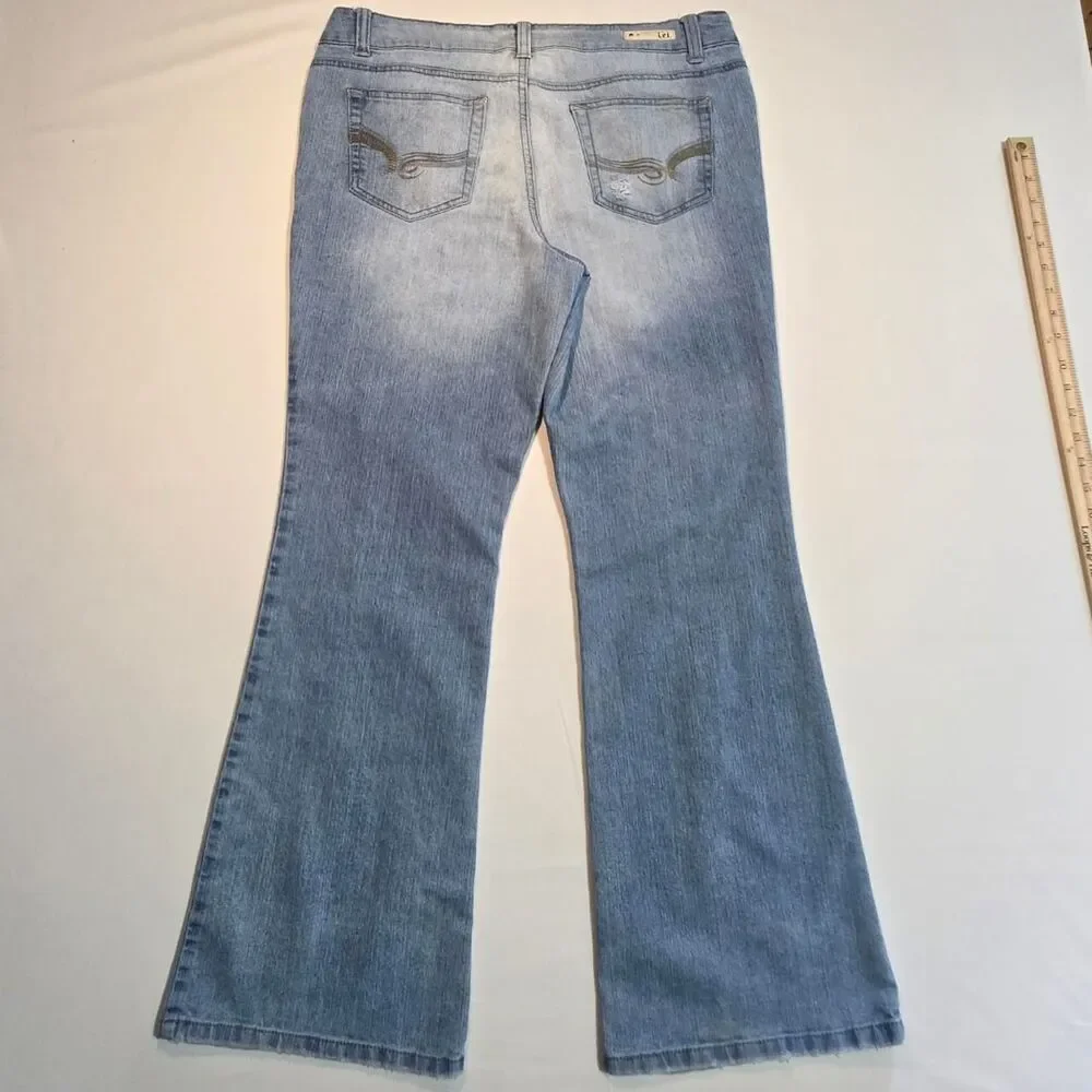 L.E.I. Sophia Hipster Flare Women's Size 15 Y2K Style Low Rise Flare Jeans